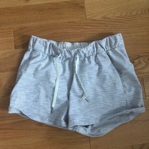 Lululemon on the fly short 2.5"